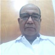 Profesor que se destaca por que los niños aprendan con amor y dedicación